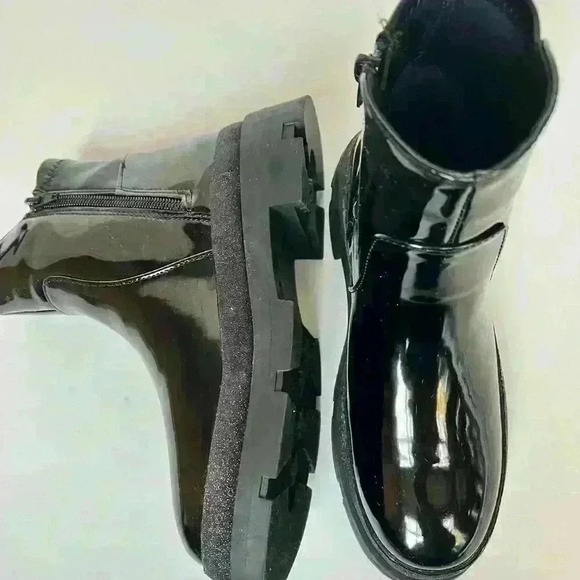 NEW! Steve Madden Kids' Trap Boot in Black Patent Boot - Picture 4 of 8